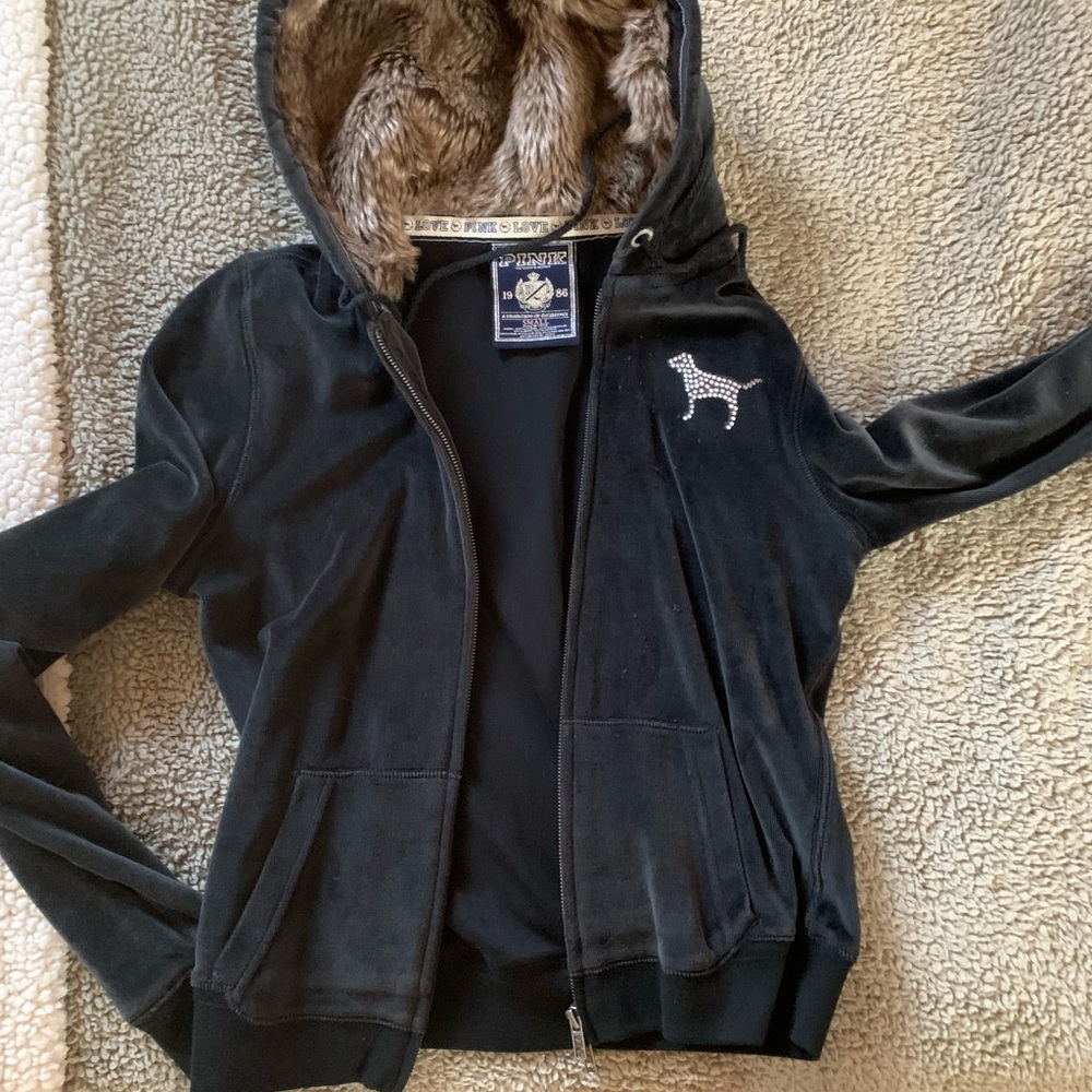 Really cute sm EUC seeatshirt. Bling and fur
